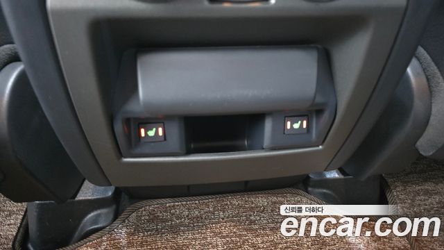 Land Rover Discovery 2016 — photo 18