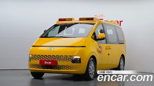 Hyundai Staria 2023 — photo 1