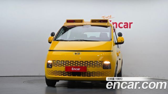 Hyundai Staria 2023 — photo 3