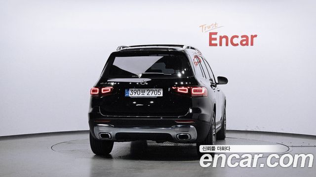 Mercedes-Benz GLB-Class 2023 — photo 4