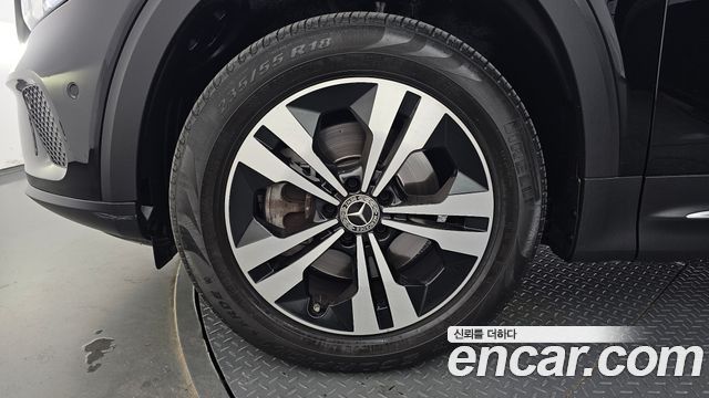Mercedes-Benz GLB-Class 2023 — photo 5