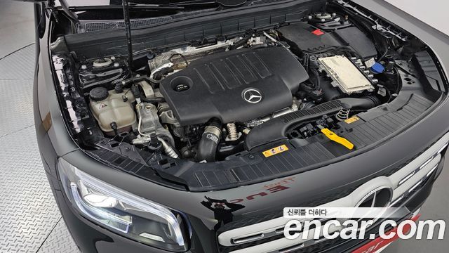 Mercedes-Benz GLB-Class 2023 — photo 6
