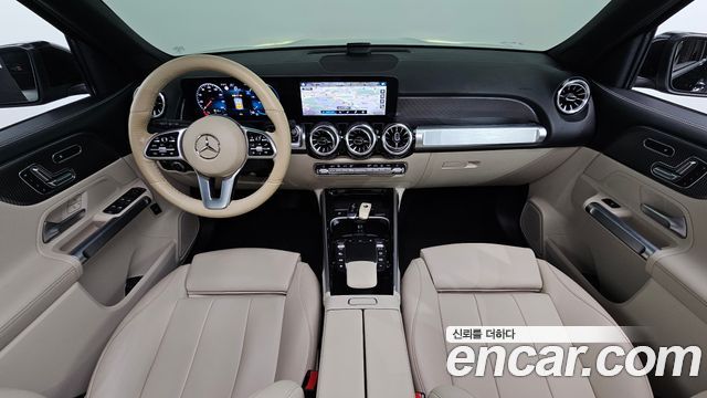Mercedes-Benz GLB-Class 2023 — photo 7