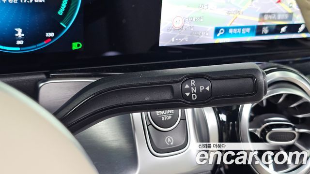 Mercedes-Benz GLB-Class 2023 — photo 9