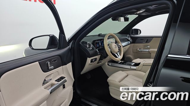 Mercedes-Benz GLB-Class 2023 — photo 10