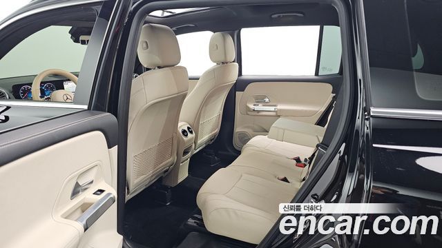 Mercedes-Benz GLB-Class 2023 — photo 11