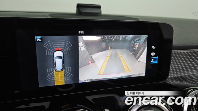 Mercedes-Benz GLB-Class 2023 — photo 14