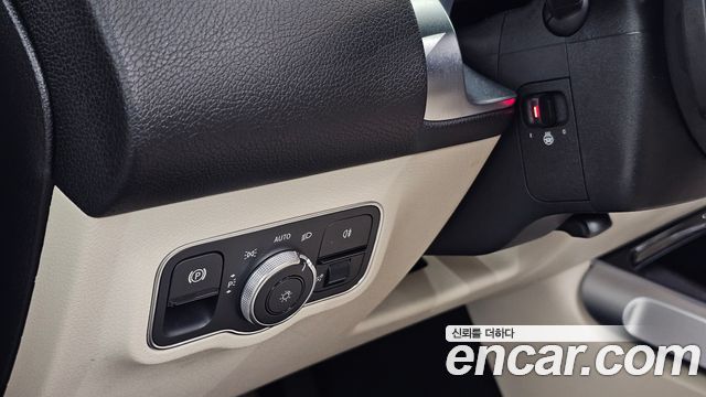 Mercedes-Benz GLB-Class 2023 — photo 17