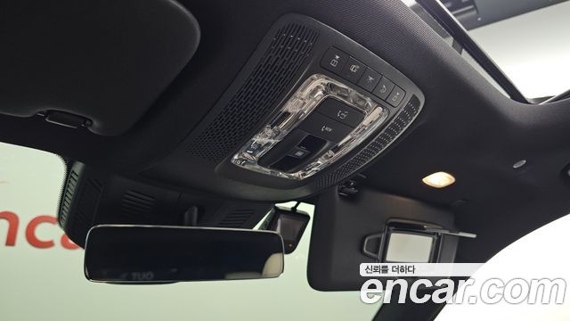 Mercedes-Benz GLB-Class 2023 — photo 18