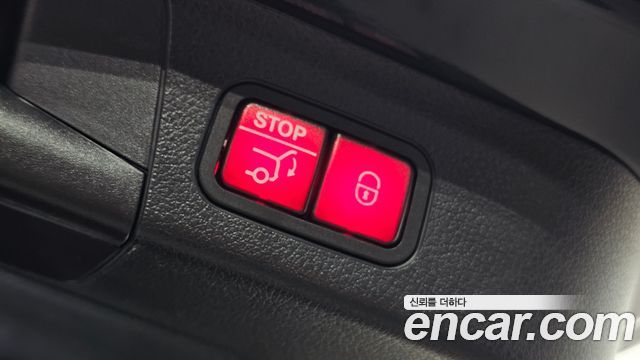 Mercedes-Benz GLB-Class 2023 — photo 19