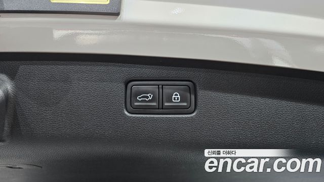 Genesis GV70 2021 — photo 33