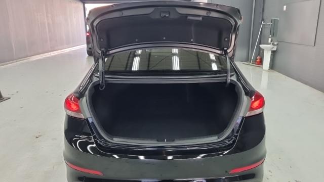 Hyundai AVANTE 2016 — photo 16
