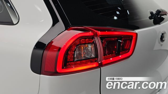 Kia Niro 2018 — photo 9