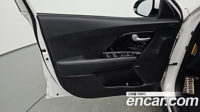 Kia Niro 2018 — photo 14