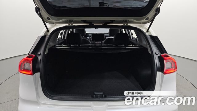 Kia Niro 2018 — photo 32