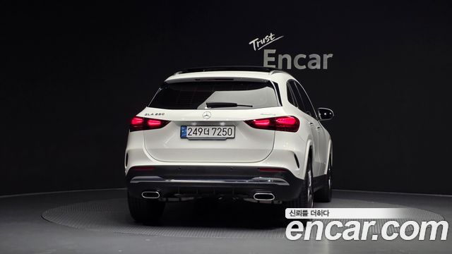 Mercedes-Benz GLA-Class 2025 — photo 4