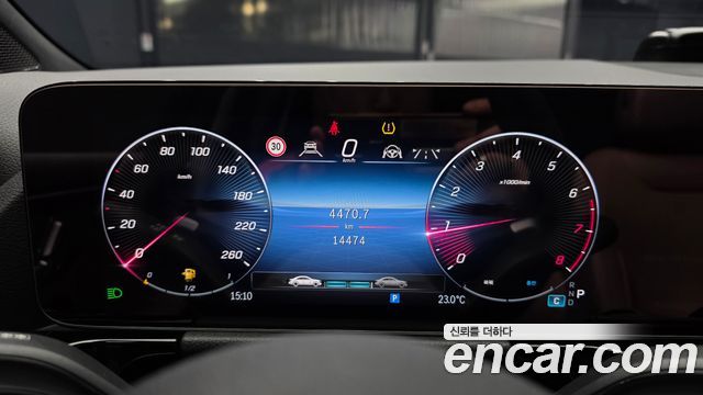 Mercedes-Benz GLA-Class 2025 — photo 11
