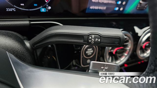 Mercedes-Benz GLA-Class 2025 — photo 12