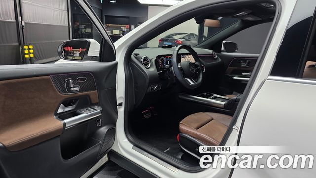 Mercedes-Benz GLA-Class 2025 — photo 13