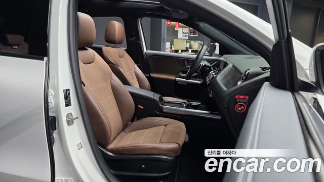 Mercedes-Benz GLA-Class 2025 — photo 17