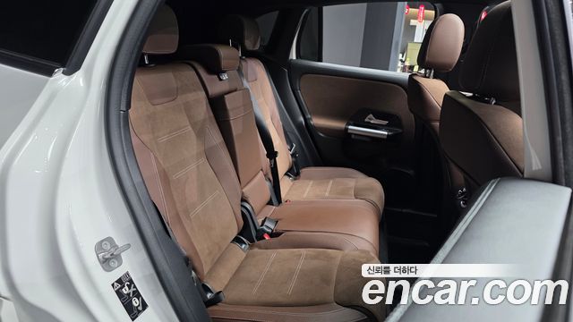 Mercedes-Benz GLA-Class 2025 — photo 18