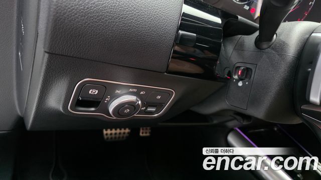 Mercedes-Benz GLA-Class 2025 — photo 24