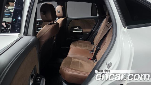 Mercedes-Benz GLA-Class 2025 — photo 16