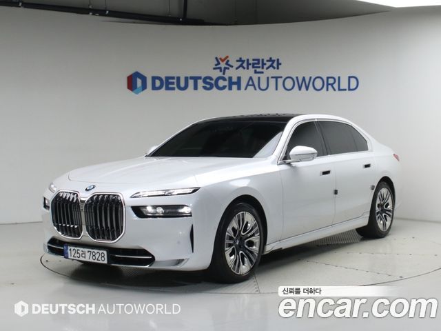 BMW 7-Series 2023 — photo 1