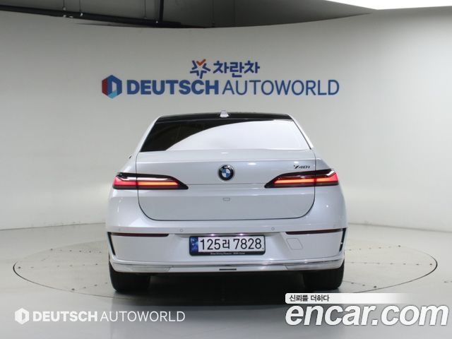BMW 7-Series 2023 — photo 4