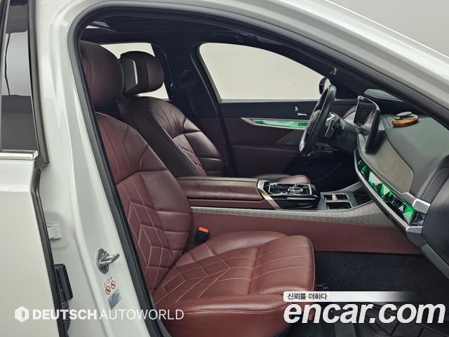 BMW 7-Series 2023 — photo 10