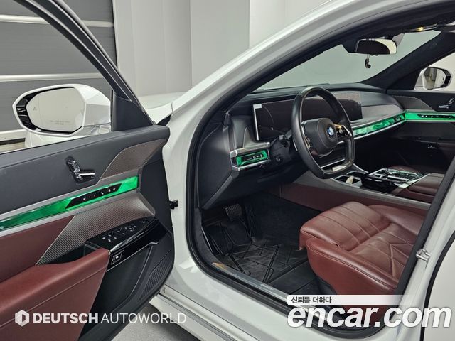 BMW 7-Series 2023 — photo 11
