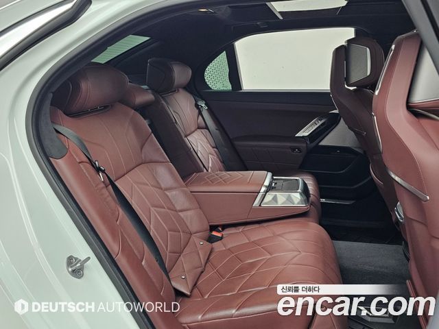 BMW 7-Series 2023 — photo 12