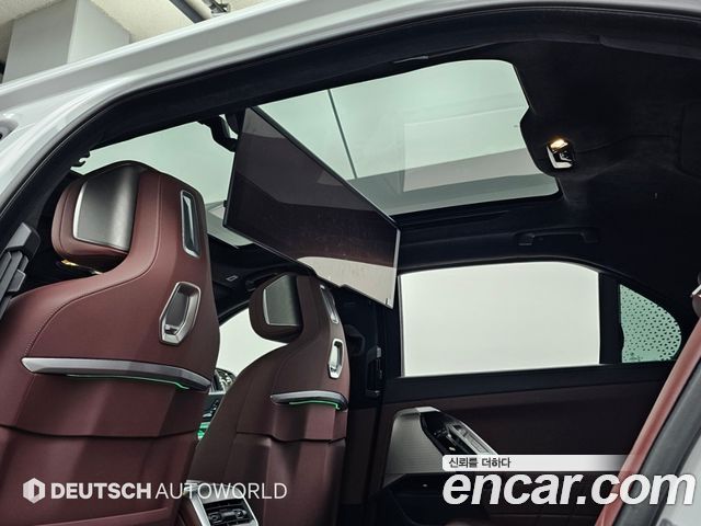 BMW 7-Series 2023 — photo 18