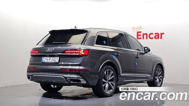 Audi Q7 2021 — photo 2