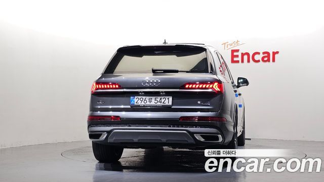 Audi Q7 2021 — photo 4