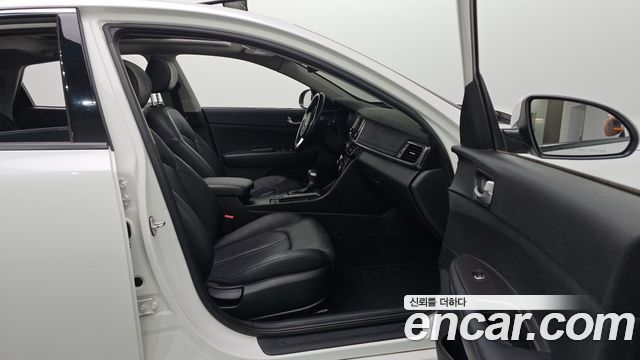 Kia K5 2016 — photo 18
