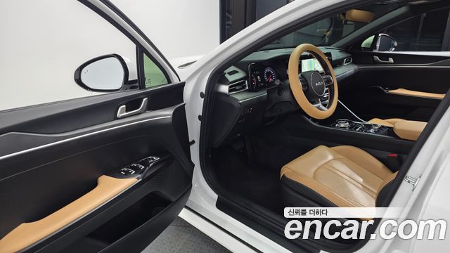Kia K5 2023 — photo 10
