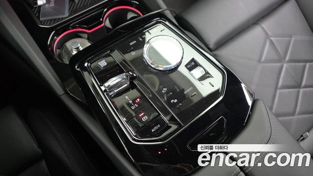 BMW 5-Series 2025 — photo 12
