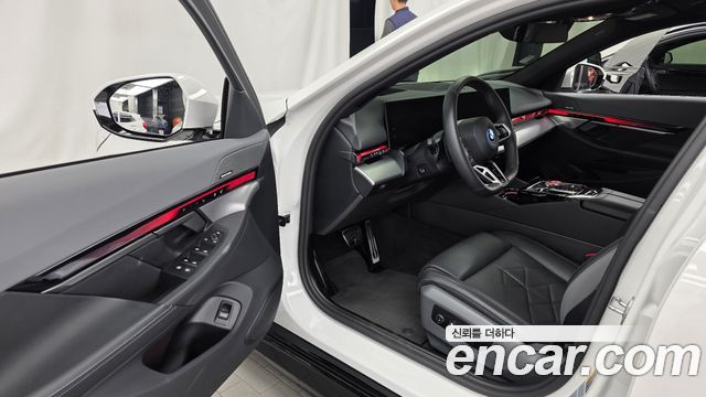 BMW 5-Series 2025 — photo 13