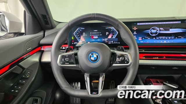 BMW 5-Series 2025 — photo 18