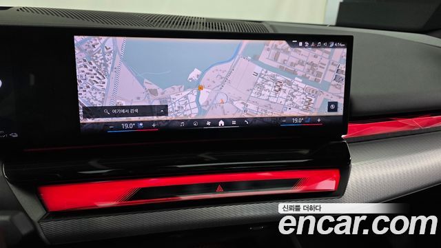 BMW 5-Series 2025 — photo 19