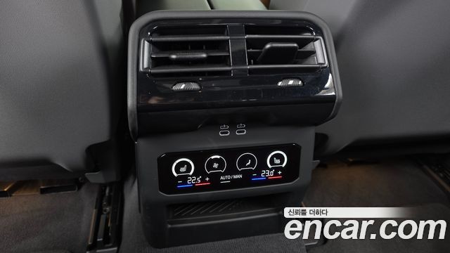 BMW 5-Series 2025 — photo 24