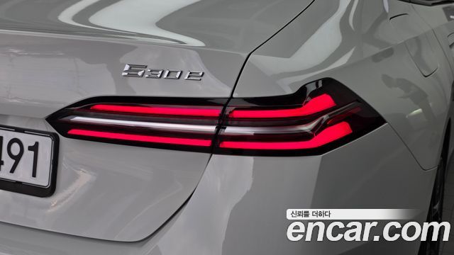 BMW 5-Series 2025 — photo 9