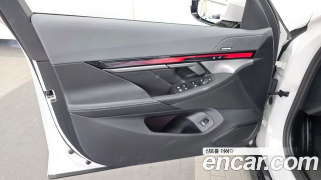 BMW 5-Series 2025 — photo 14