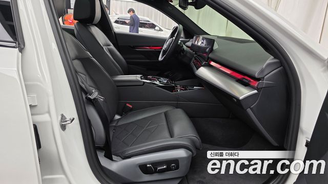 BMW 5-Series 2025 — photo 16