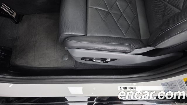 BMW 5-Series 2025 — photo 31