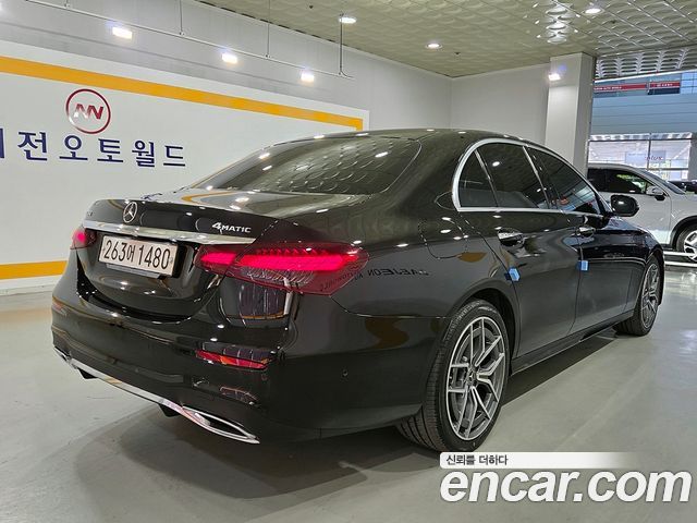 Mercedes-Benz E-Class 2023 — photo 3