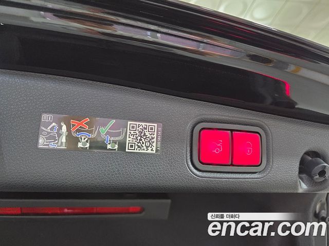 Mercedes-Benz E-Class 2023 — photo 5