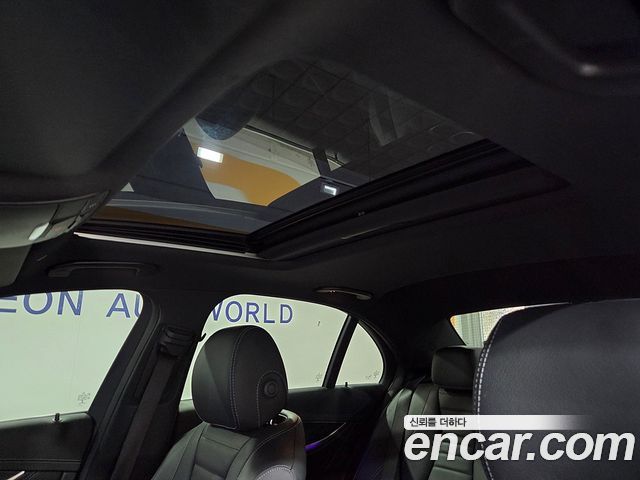 Mercedes-Benz E-Class 2023 — photo 6
