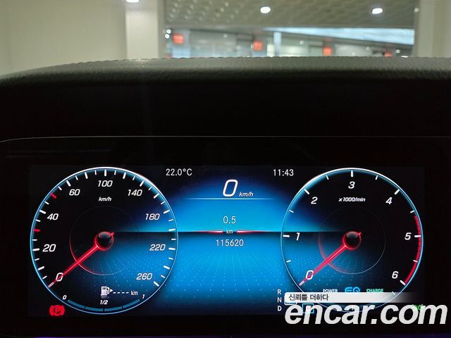Mercedes-Benz E-Class 2023 — photo 9